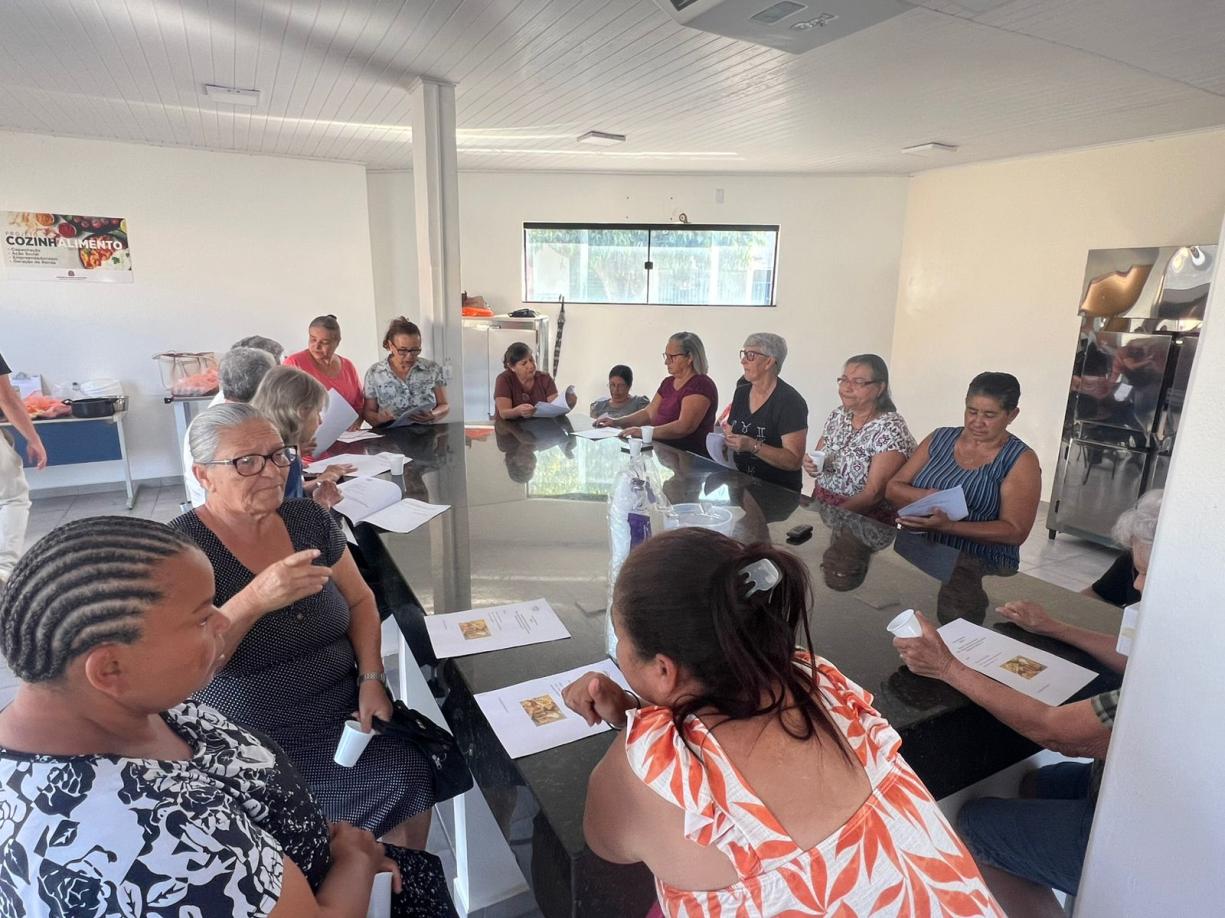 Idosos do SCFV participam de curso especial de panificação e salgados