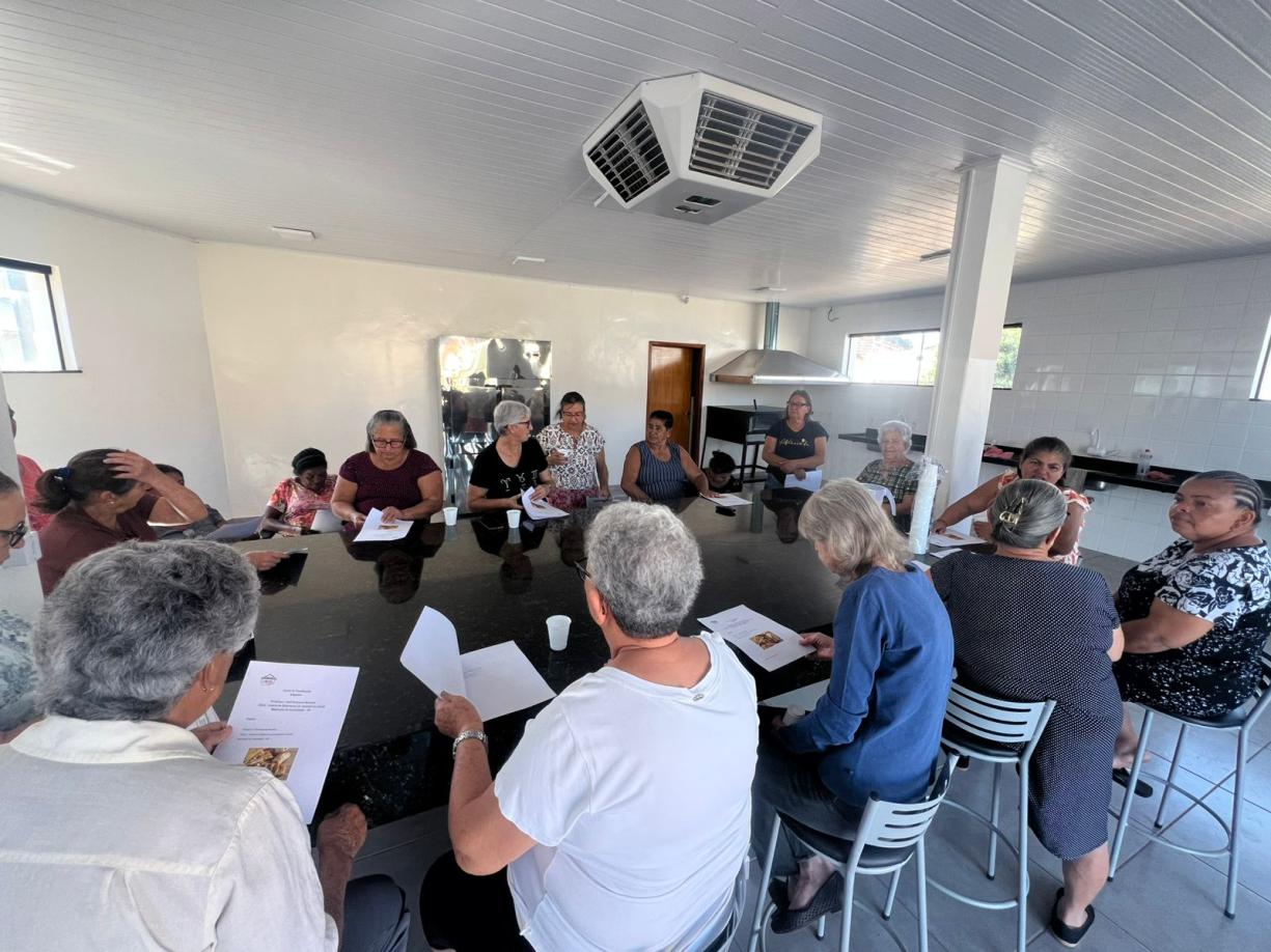 Idosos do SCFV participam de curso especial de panificação e salgados