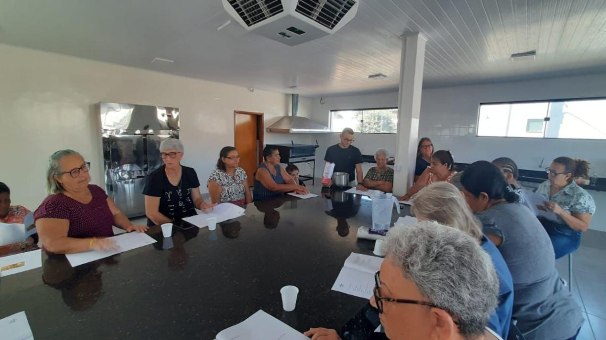Idosos do SCFV participam de curso especial de panificação e salgados
