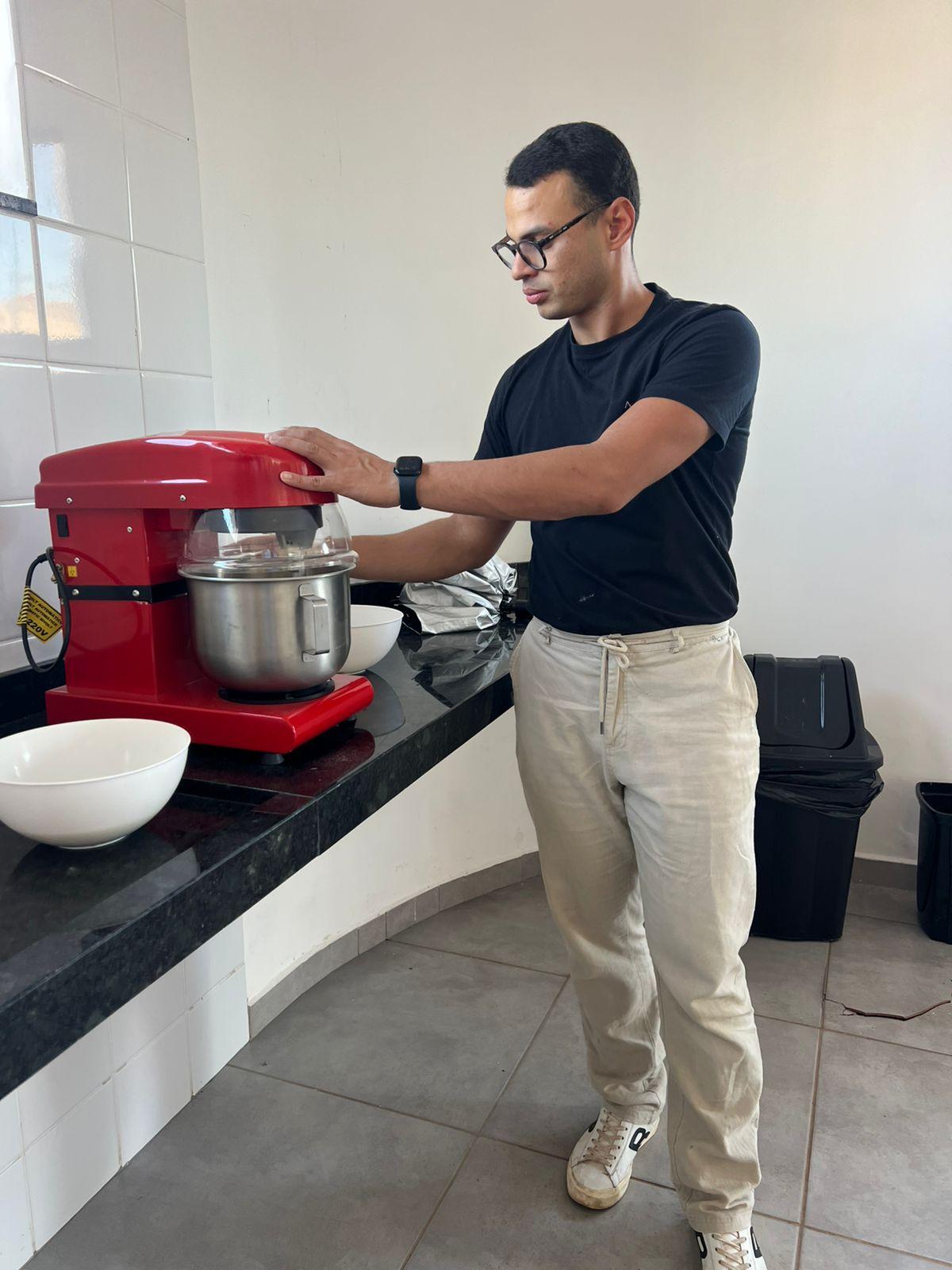 Idosos do SCFV participam de curso especial de panificação e salgados