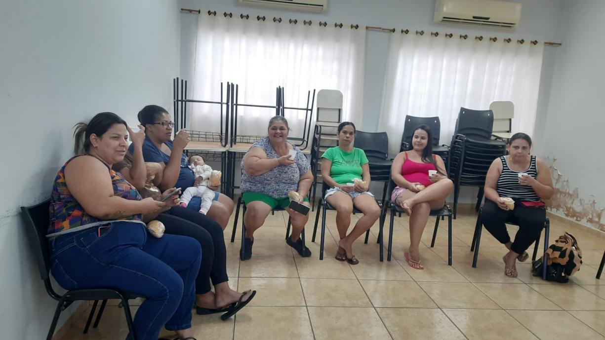 Ocorre no CRAS a reunião socioassistencial com mães e responsáveis do grupo PAF