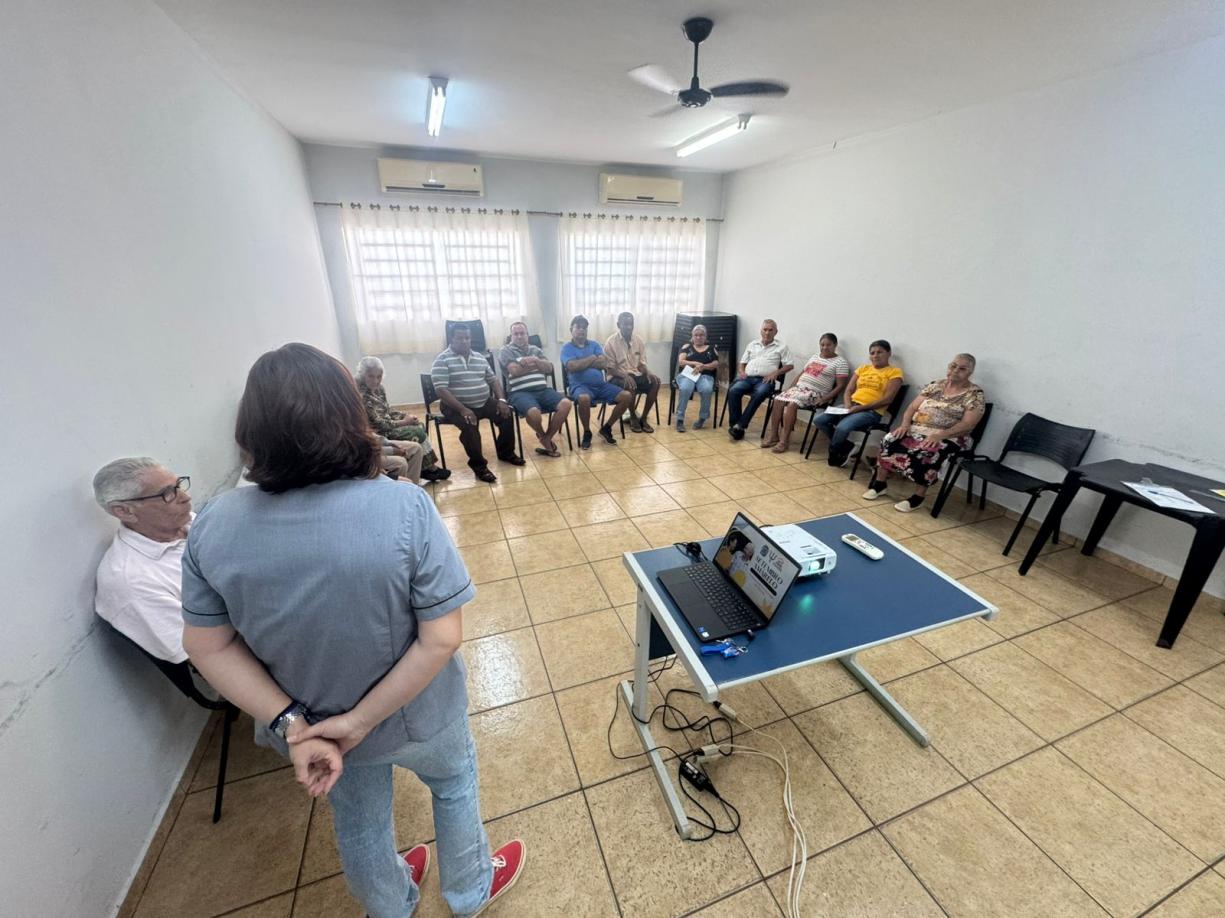 Reunião socioassistencial com os participantes do grupo SCFV