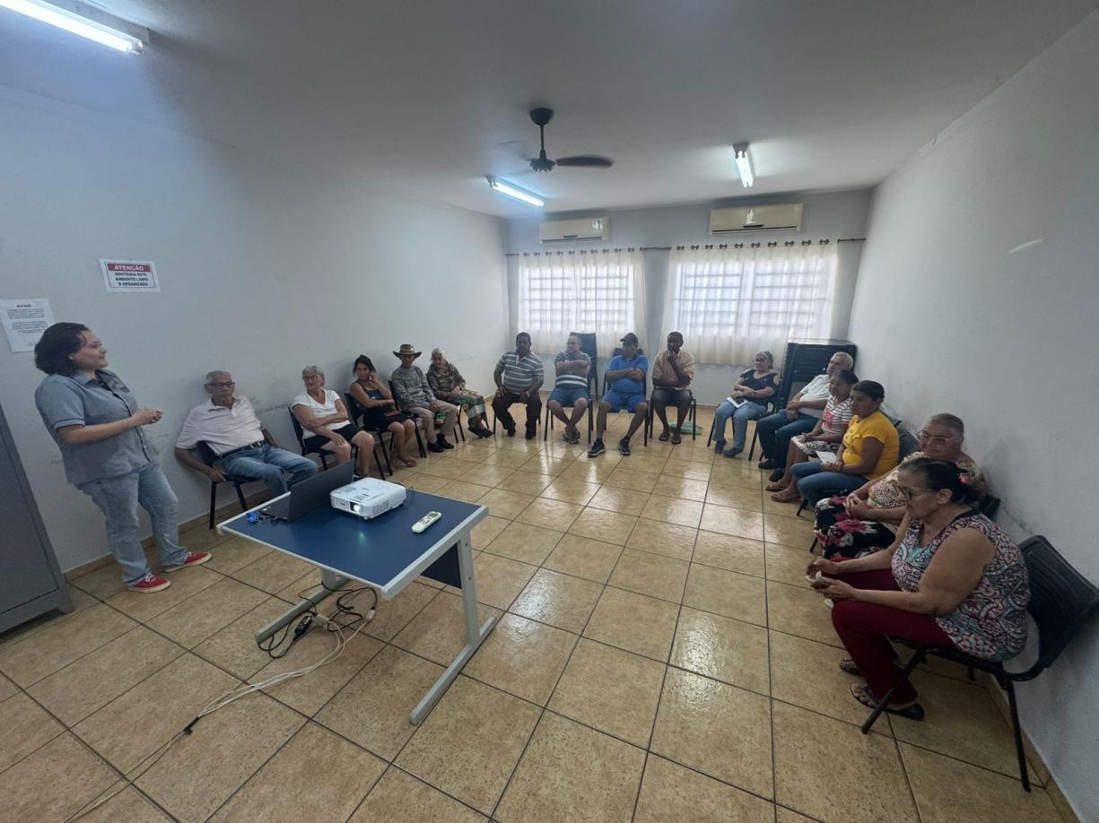 Reunião socioassistencial com os participantes do grupo SCFV