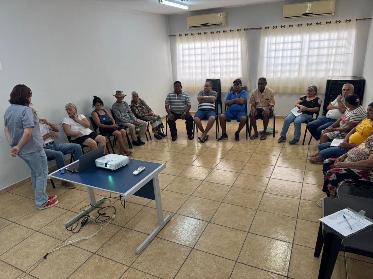 Reunião socioassistencial com os participantes do grupo SCFV