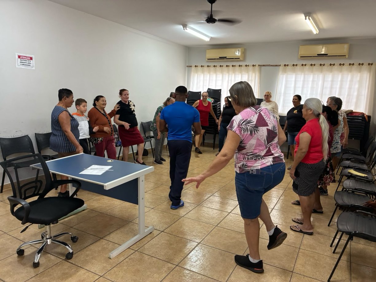 Gingoterapia põe os idosos em movimento no CRAS