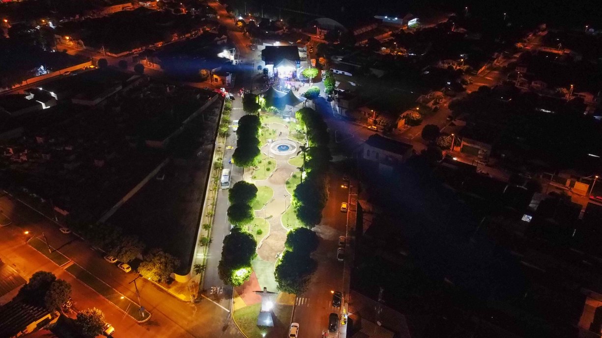 Praças recebem iluminação de LED 
