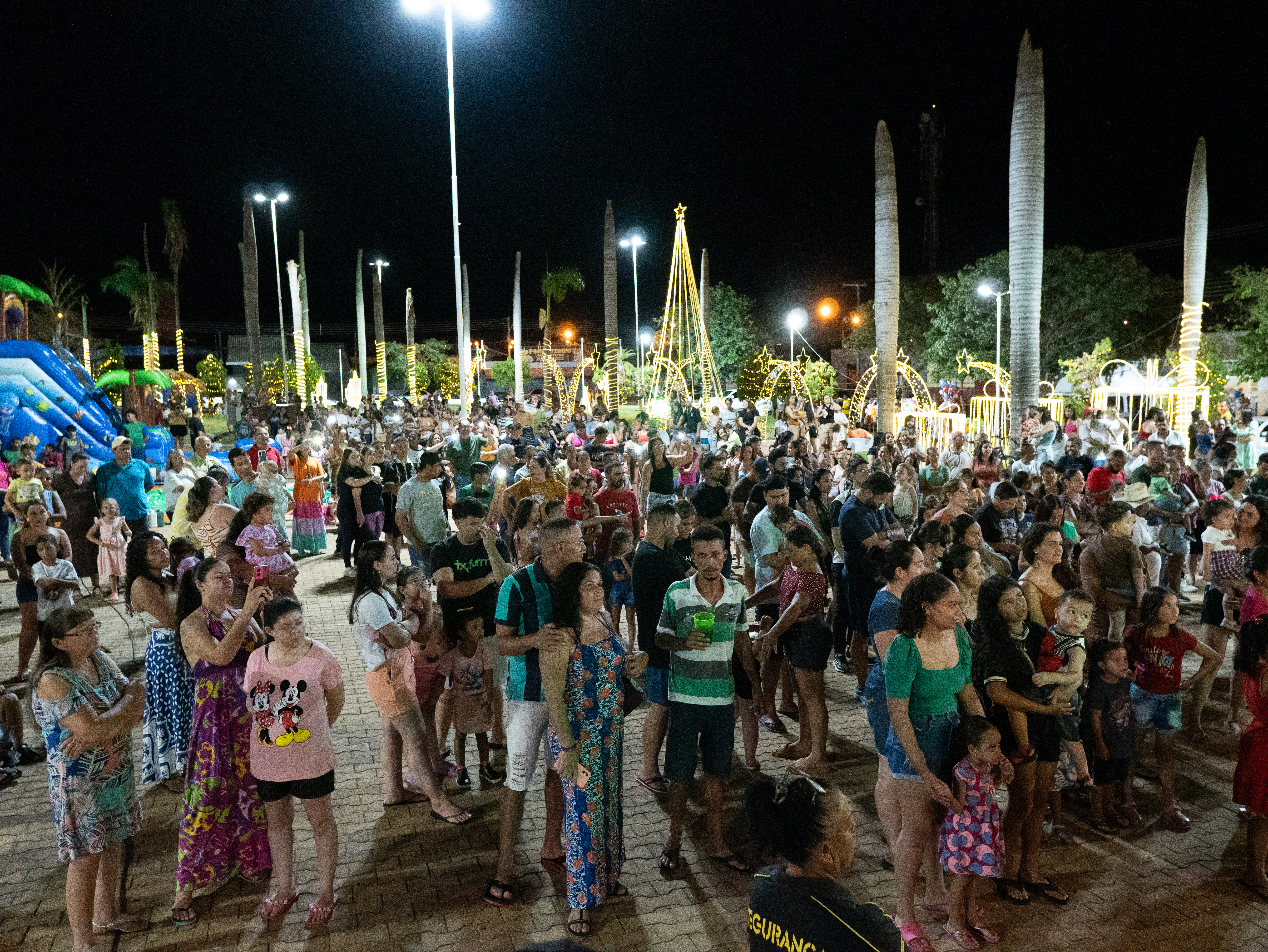 Uma noite de encanto: Papai Noel chega a Guzolândia e espalha a magia do Natal