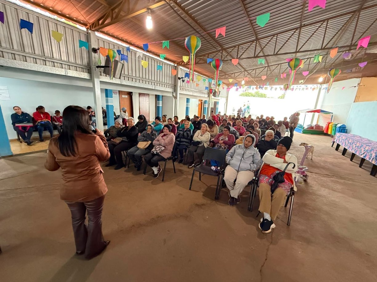 CRAS encerra as atividades mensais com atividade envolvendo palestra sobre a Campanha Junho Violeta seguido de Festa Junina para os grupos de idosos e famílias assistidos