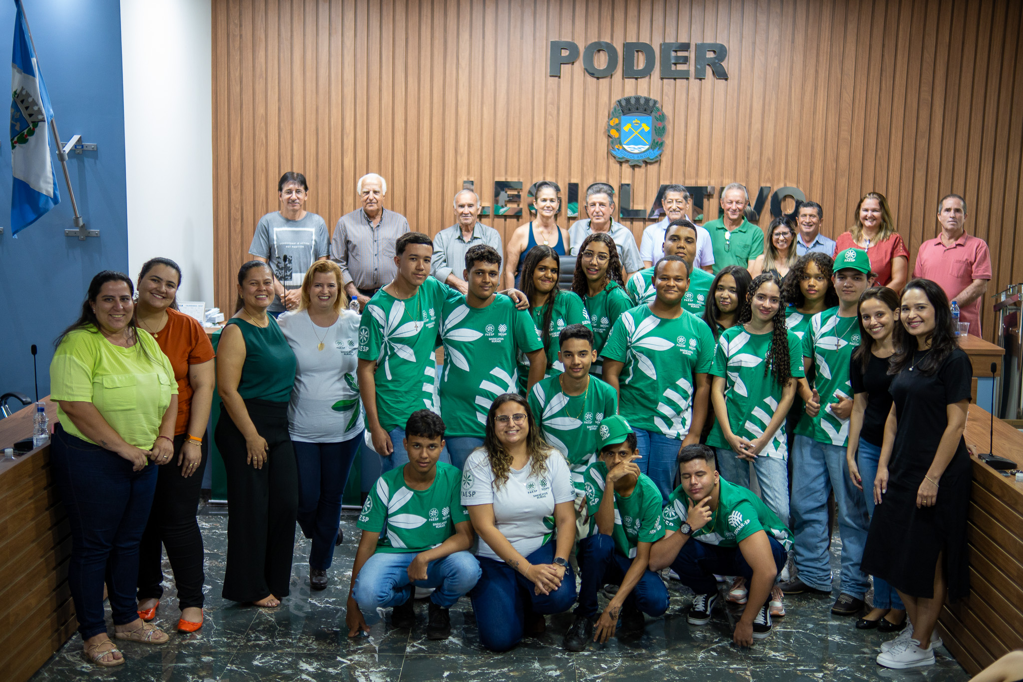 ADMINISTRAÇÃO REALIZA ENTREGA DE KIT E BOLSA PARA ALUNOS DO PROGRAMA JOVEM AGRICULTOR DO FUTURO