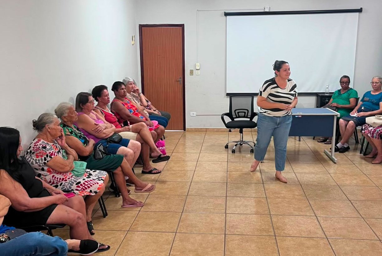 Idosos recebem orientações sobre prevenção de doenças comuns no inverno