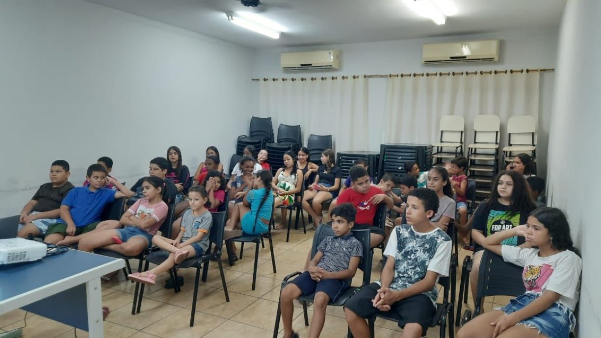 Ovos de Páscoa para todas crianças e adolescentes
