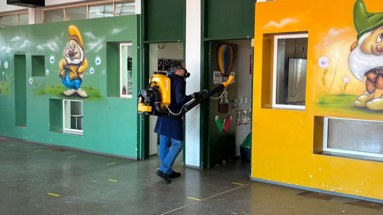 DEPARTAMENTO MUNICIPAL DE EDUCAÇÃO REALIZA SERVIÇOS DE DEDETIZAÇÃO E DESRATIZAÇÃO NO SETOR DA MERENDA ESCOLAR E ESCOLAS DA REDE MUNICIPAL.