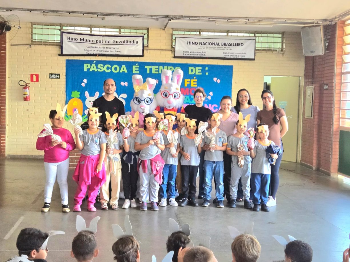 Ovos de Páscoa aos alunos da rede pública de ensino de Guzolândia.
