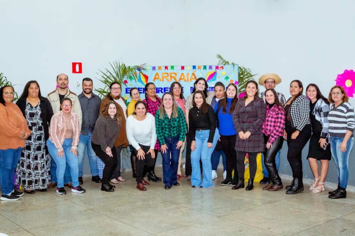 Emei Mirelle-Michelle teve seu primeiro arraiá em família. 