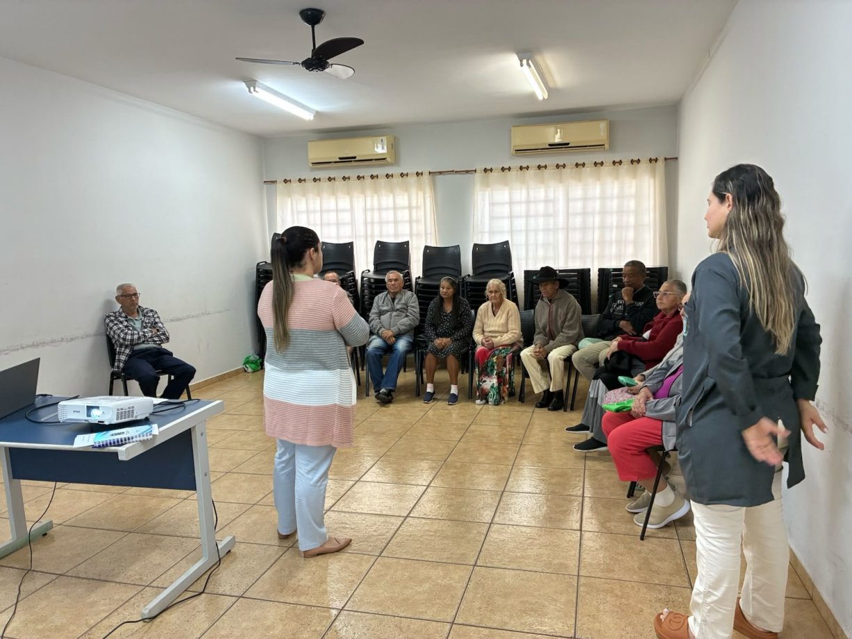 CRAS trabalha o combate á violência contra os idosos com a campanha Junho Violeta